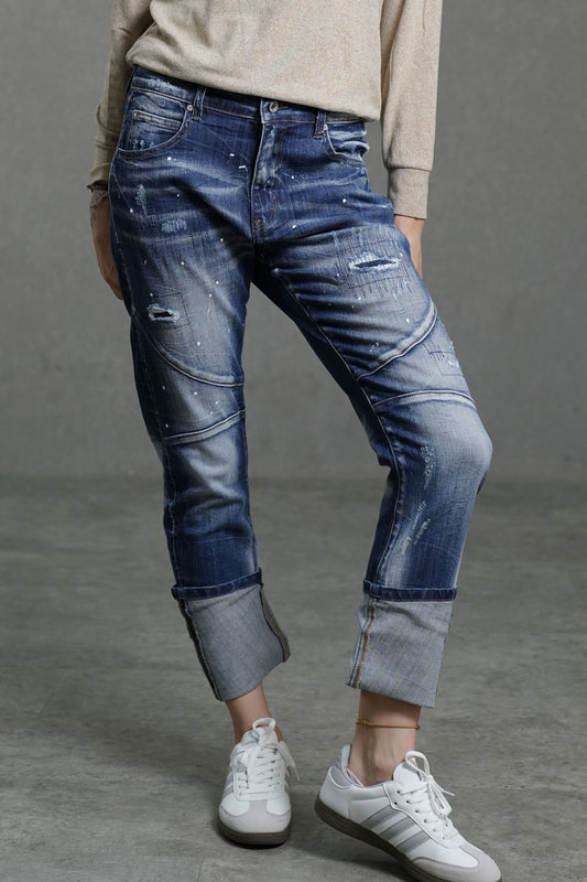 Jean bleu coupe slim fuselée en denim ultra-stretch avec effet usé