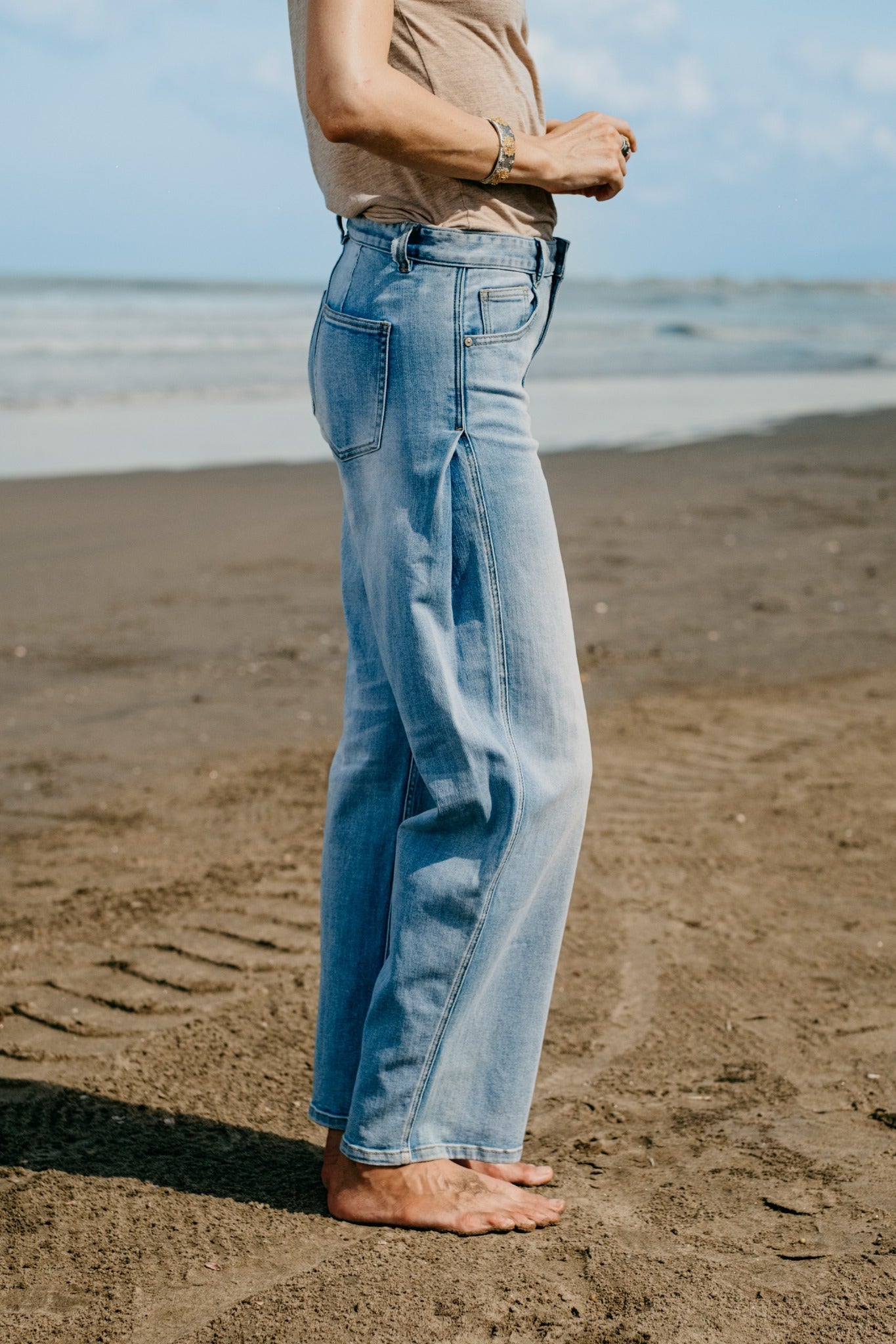 SW1869 Light Blue Wash Side-Panel Wide Leg Jeans side detail