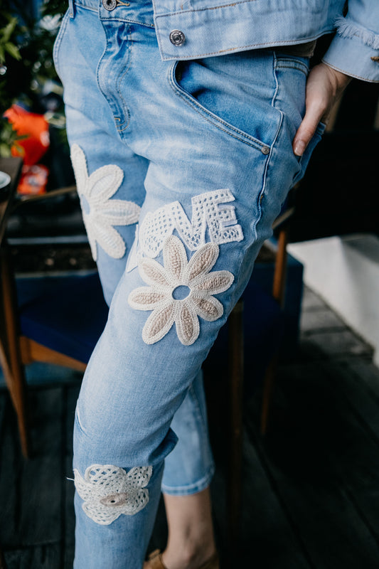Jean fuselé bleu clair délavé