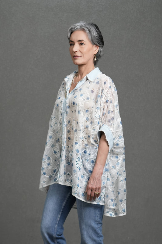 Chemise oversize à manches courtes ajourée bleue à fleurs